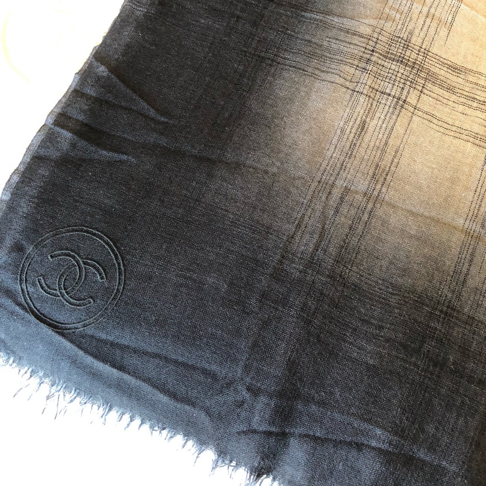 Chanel scarf - Picture 3 of 6